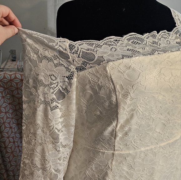 Torrid midi stretch lace off white with sleeves bridal - Picture 5 of 7